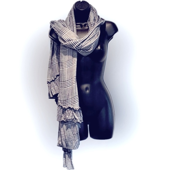 Betsey Johnson Accessories - 2/$12 Betsy Johnson Wrap Carf